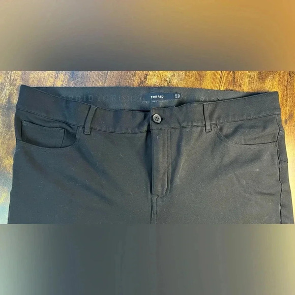 TORRID | ladies plus size knit cropped pants. Size: 22R - Picture 3 of 15